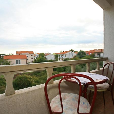 Apartment & Room Dinka, Krk クルク エクステリア 写真