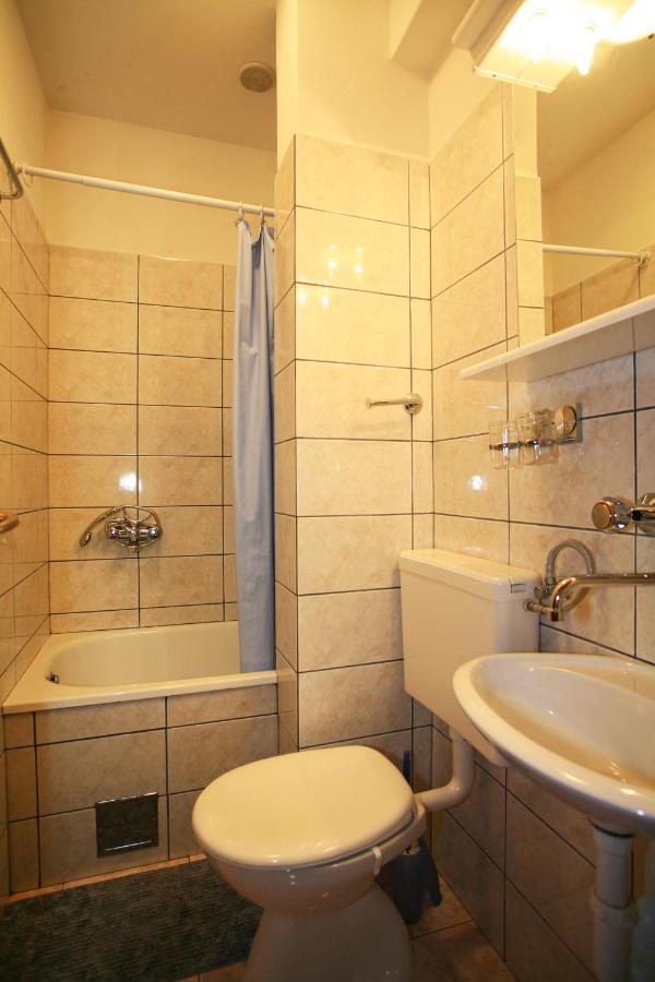 Apartment & Room Dinka, Krk クルク エクステリア 写真