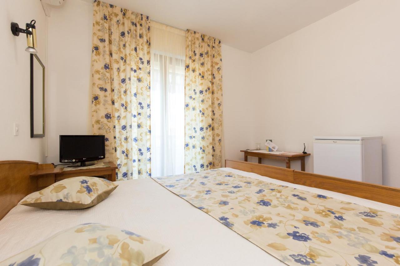 Apartment & Room Dinka, Krk クルク エクステリア 写真