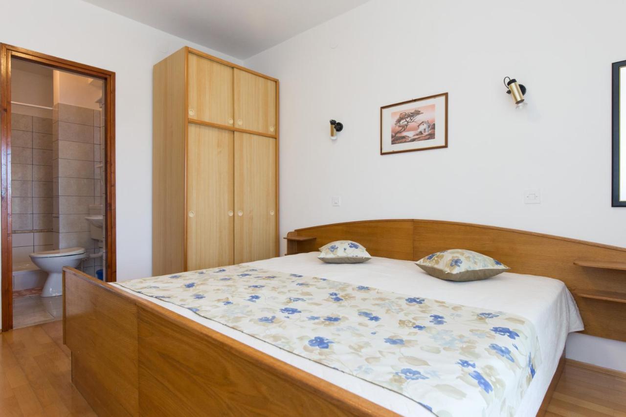 Apartment & Room Dinka, Krk クルク エクステリア 写真