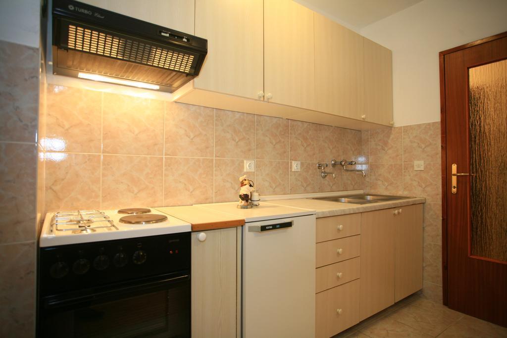 Apartment & Room Dinka, Krk クルク エクステリア 写真